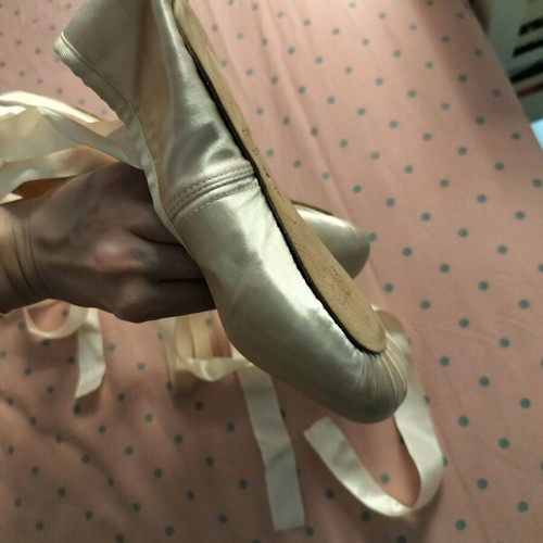 Bloch Amelie pointe shoes like new, size 5 1/2, ballet shoes