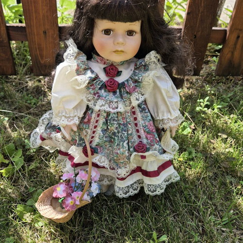 Leonardo Colection porcelain collector dolls like new