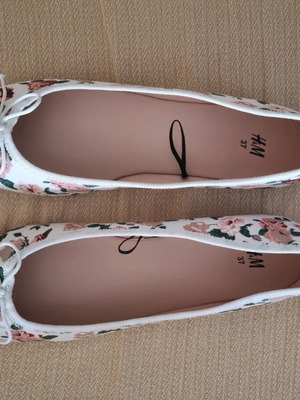 Μπαλαρίνες H&M καινούργιες, νούμερο 37, φλοράλ σχέδιο