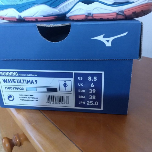 Mizuno Wave Ultima 9 running shoes used, size 39, green