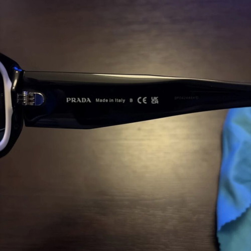 Prada sunglasses like new, black