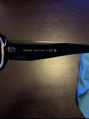 Prada sunglasses like new, black