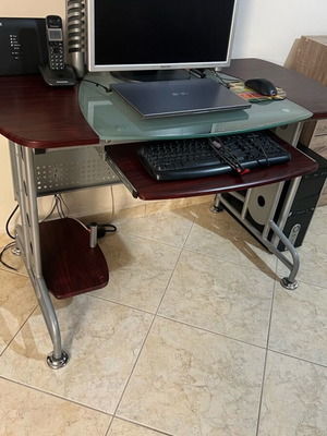 Computer desk like new 1.20x0.60m, height 75cm