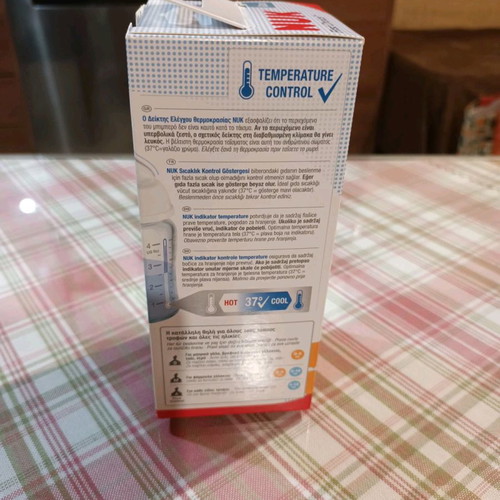 2  Βρεφικά μπιμπερόν  ένα NUK και ένα  MUM  anti colic.   Καινουρια σε σφραγισμένη  συσκευασία.  9 ε