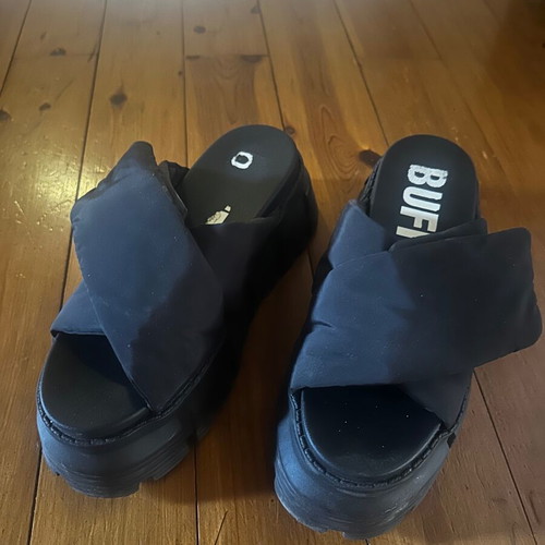 Buffalo women's platform sandals like new, size 38, black