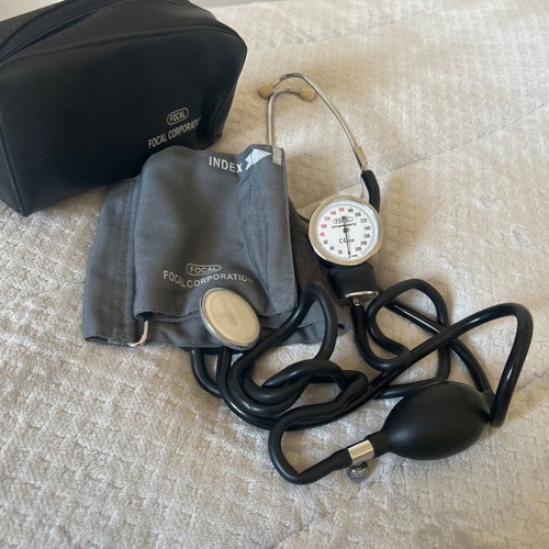 Analog arm blood pressure monitor with stethoscope Focal like new
