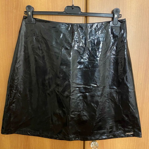 Le Vertige mini vinyl skirt black like new