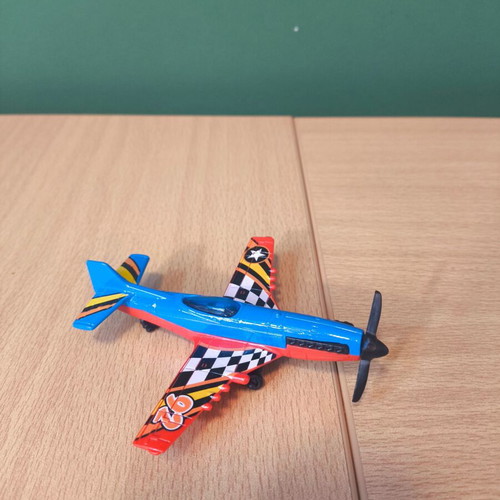 Σετ 5 αυτοκίνητα Hot Wheels, με μπαταριοκίνητο Σκορπιό