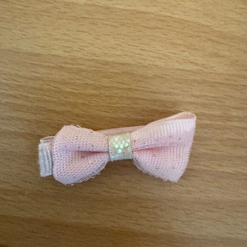 Hair clips for girls in 4 different colors like new