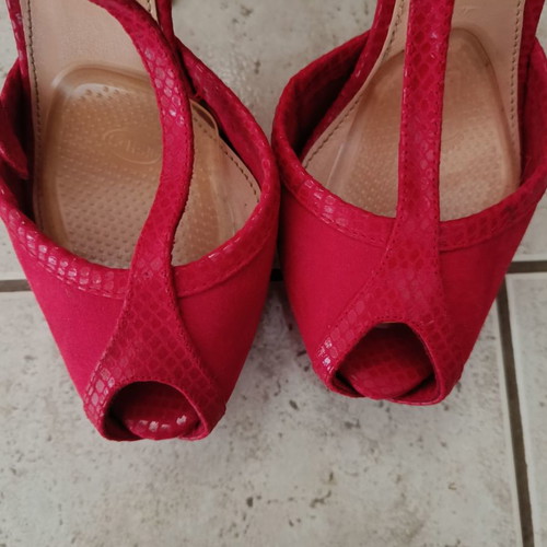 Coral high heels used in excellent condition size 36