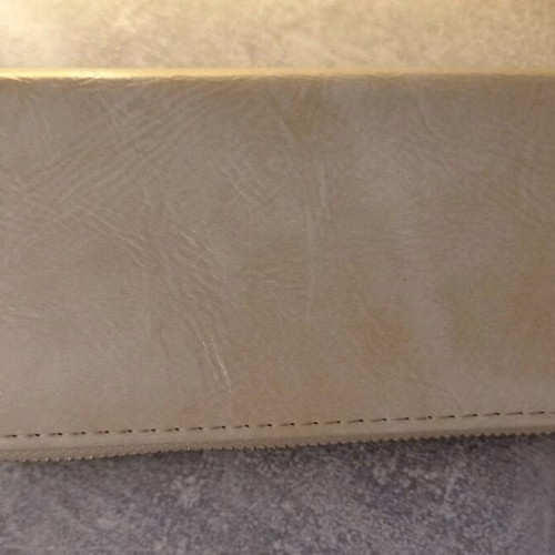 Amelie women's beige wallet like new