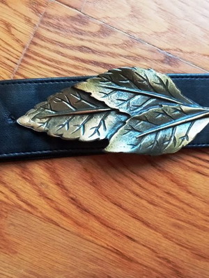 Leather belt black vintage with metal leaf buckle like new