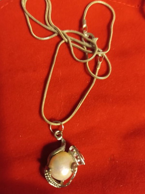 Pendant necklace faux bijoux like new, silver snake chain