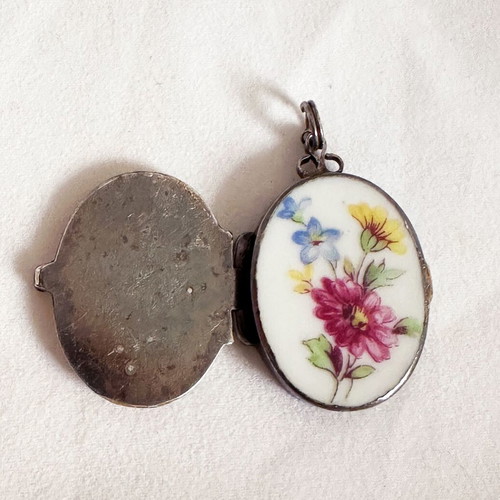 Antique photo locket with hand-painted enamel in vintage box used