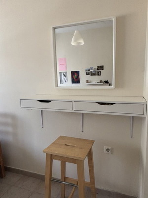 Σετ τουαλέτας IKEA με καθρέφτη και ξύλινο σκαμπό