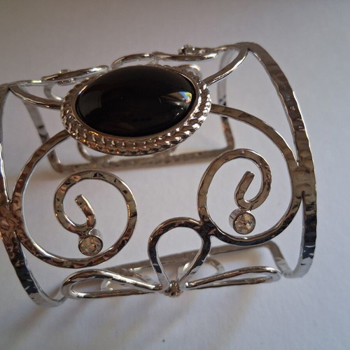 Cuff bracelet new, Art Nouveau style with black cabochon stone