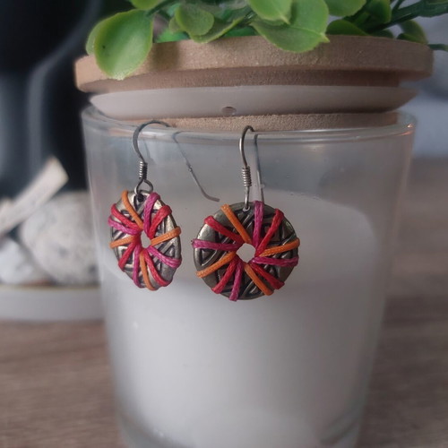 Silver earrings with multicolored waxed thread used