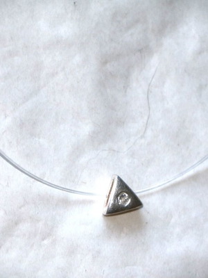 Μικρό διακριτικό μενταγιόν ασημένιο sterling silver 925 με ζιρκόνια και αόρατο κορδόνι καινούργιο