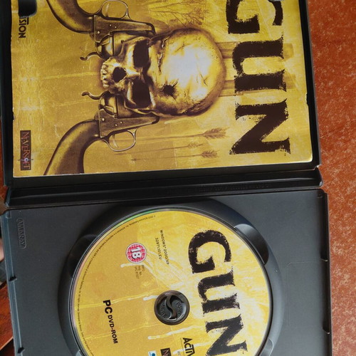 Gun PC game used, complete