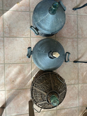 Old large collectible bottles used, pack