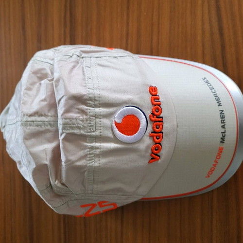 Καπέλο Vodafone Mclaren Mercedes F1 team καινούργιο, κόκκινο και ασημί, μέγεθος L