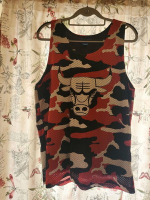 Adidas Chicago Bulls NBA sleeveless shirt like new, authentic