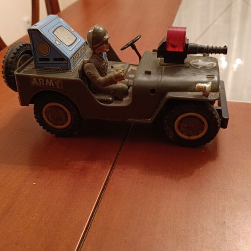 Lyra Jeep 1970 vintage toy, used with missing parts