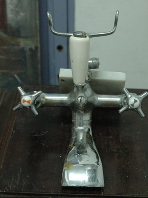 Bathtub faucet used from interwar period