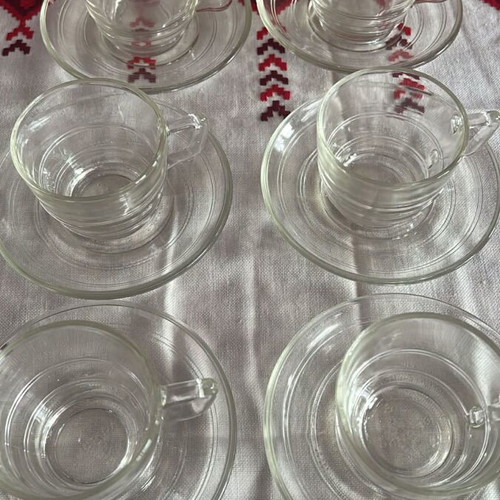 Heat-resistant cups with saucers like new, set of 6