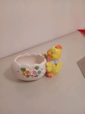 Easter egg holder like new