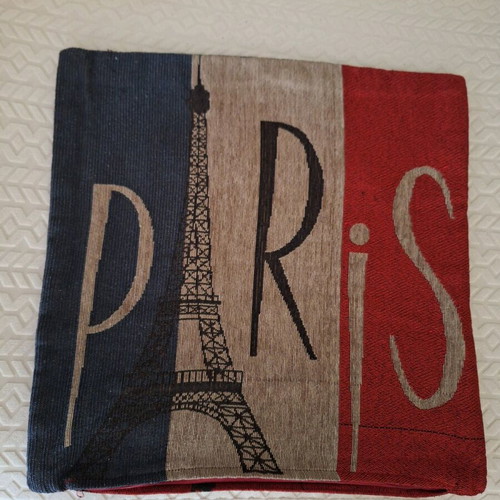 Paris pillowcase like new, 42×42 with zipper and thick fabric