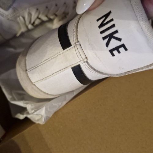 Nike athletic shoes like new, size 40, white