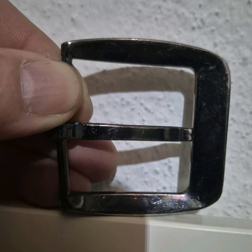 Solid brass belt buckle used, 4 cm, durable construction