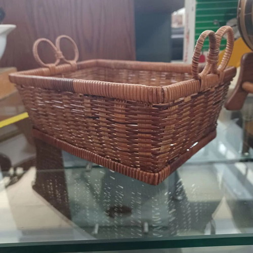 Basket with handles like new, dimensions 24.5×17×9 cm