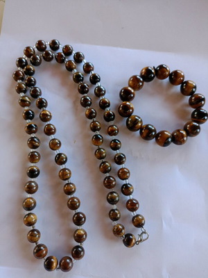 Jewelry set with tiger eye necklace and bracelet like new