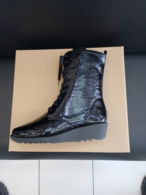 Relax Anatomic 3/4 boots with low platform, genuine leather