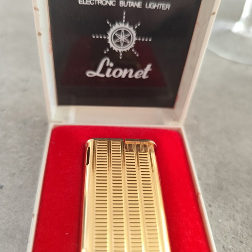 Vintage collectible lighter