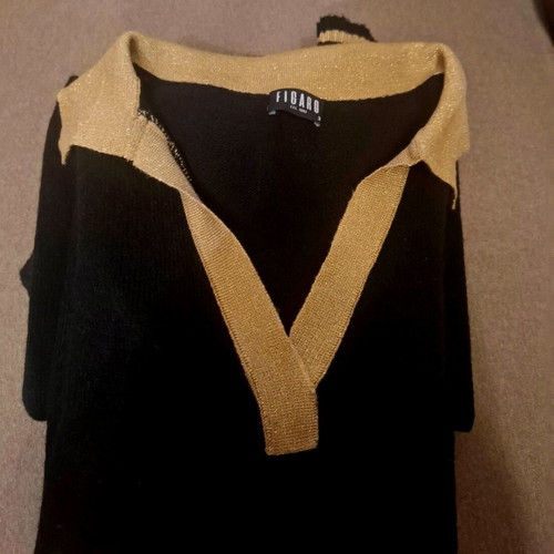 Figaro black knit set with gold details like new