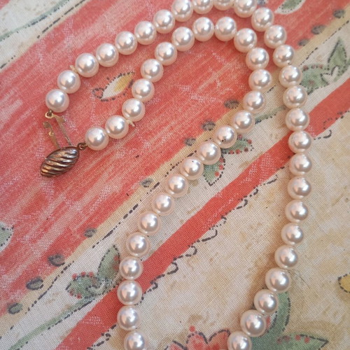 Pearl choker necklace vintage style, like new