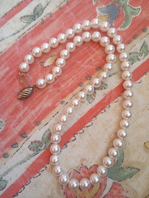 Pearl choker necklace vintage style, like new