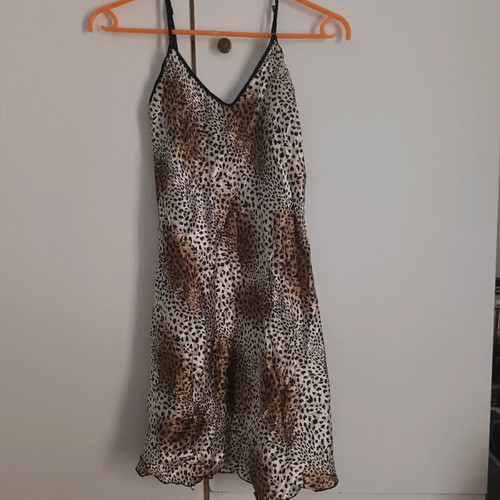 Leopard nightdress with adjustable straps in excellent condition