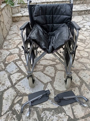 Folding wheelchair, excellent condition