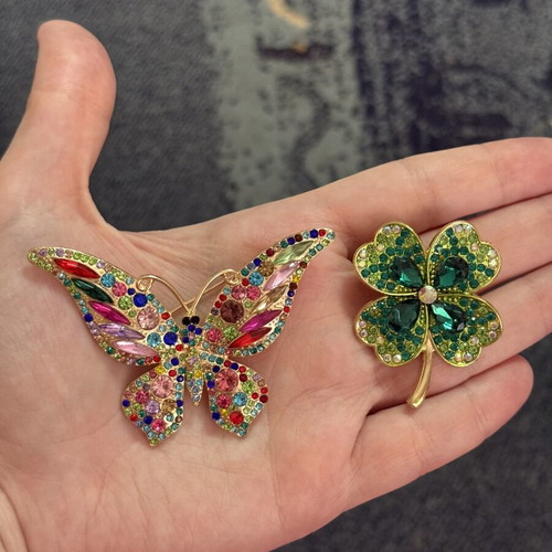 Set of 2 colorful pins like new