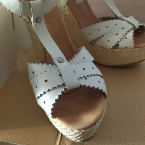 Pargiana leather platform sandals size 39 like new, white beige