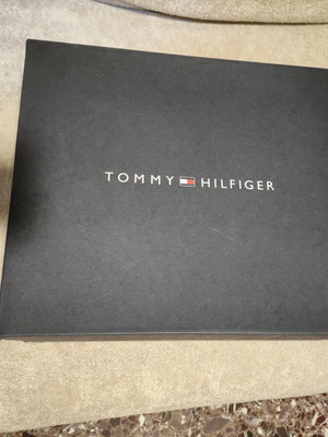 Tommy Hilfiger shoe box, medium size