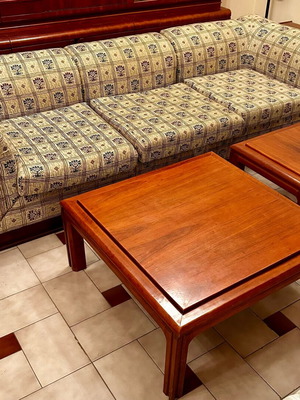 Vintage living room set like new with 2 sofas and 3 wooden tables