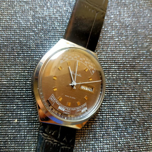 Raketa mechanic wristwatch used with perpetual calendar