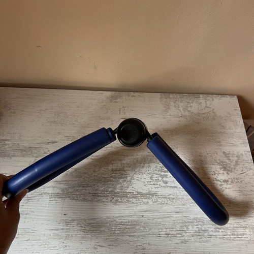 Exercise device like new for thighs and arms, blue