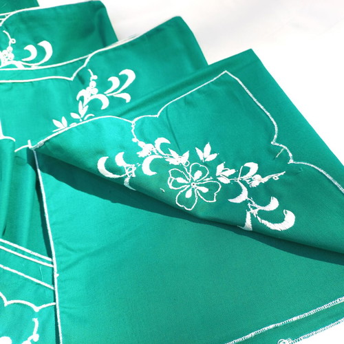 Vintage food napkin set like new, 8 pieces, cypress with white embroidery