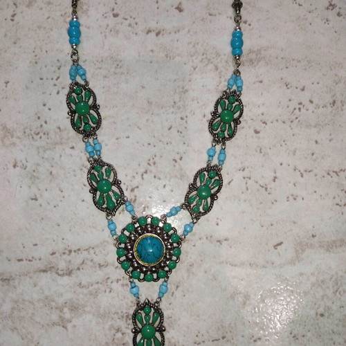 Vintage necklace with stones like new, impressive